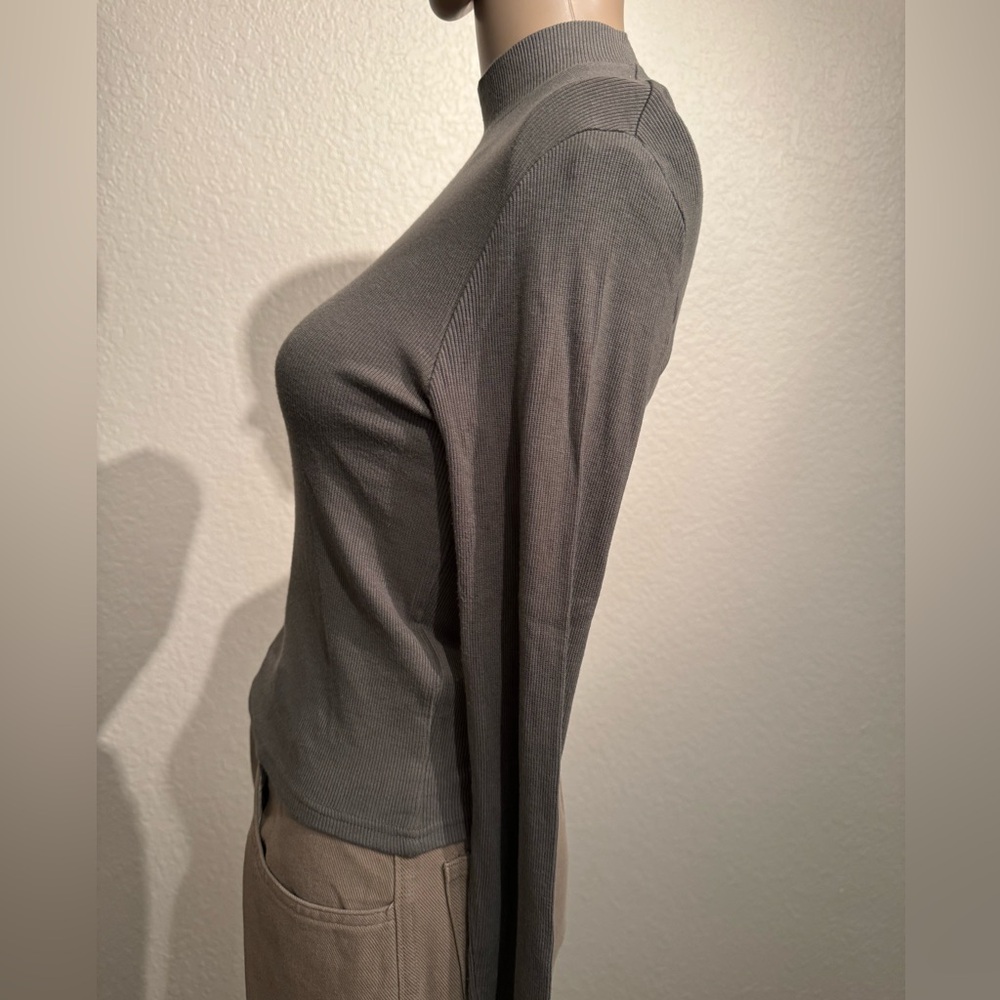 H&M ribbed green turtle neck long sleeve